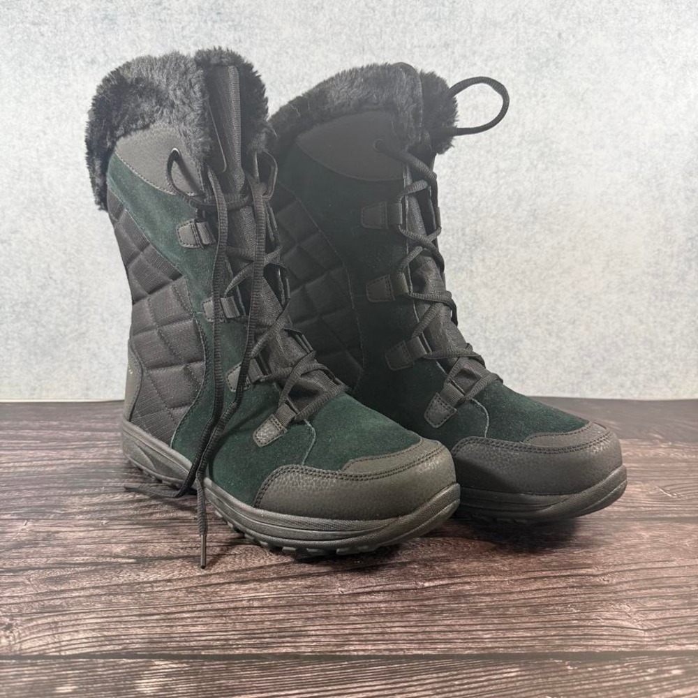 Columbia green snow boots with fur trim